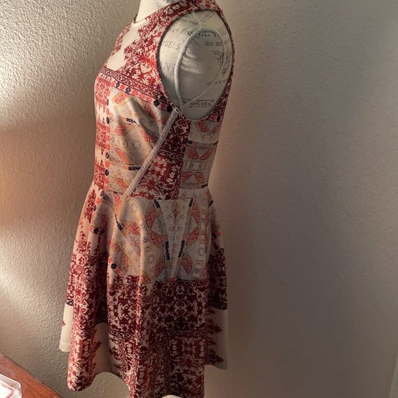 Beautiful multi color dress 👗. Cut & Flowy .. - Picture 3 of 5